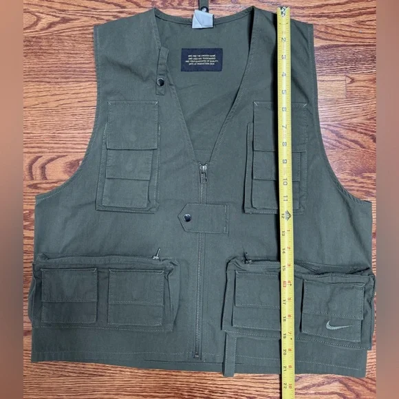 Gorgeous Nike Utility Vest!!!
Loose Fit - Picture 9 of 9